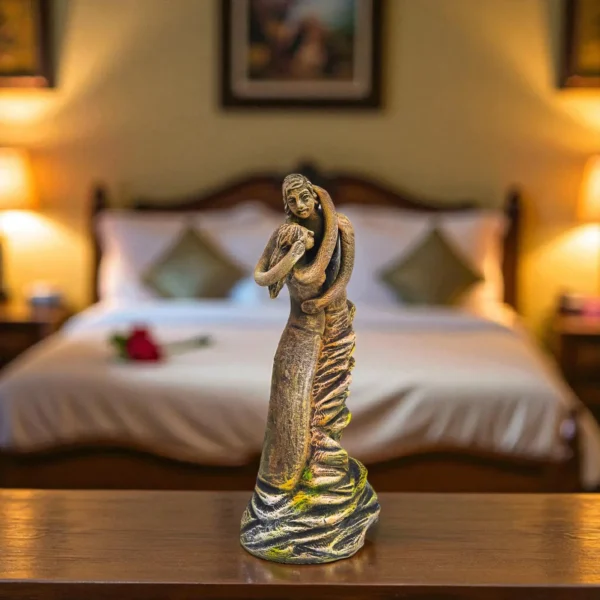 Handmade Terracotta Couple Embrace Statue – Burnt Clay Romantic Home Décor Idol (10×4 inch, 700g)